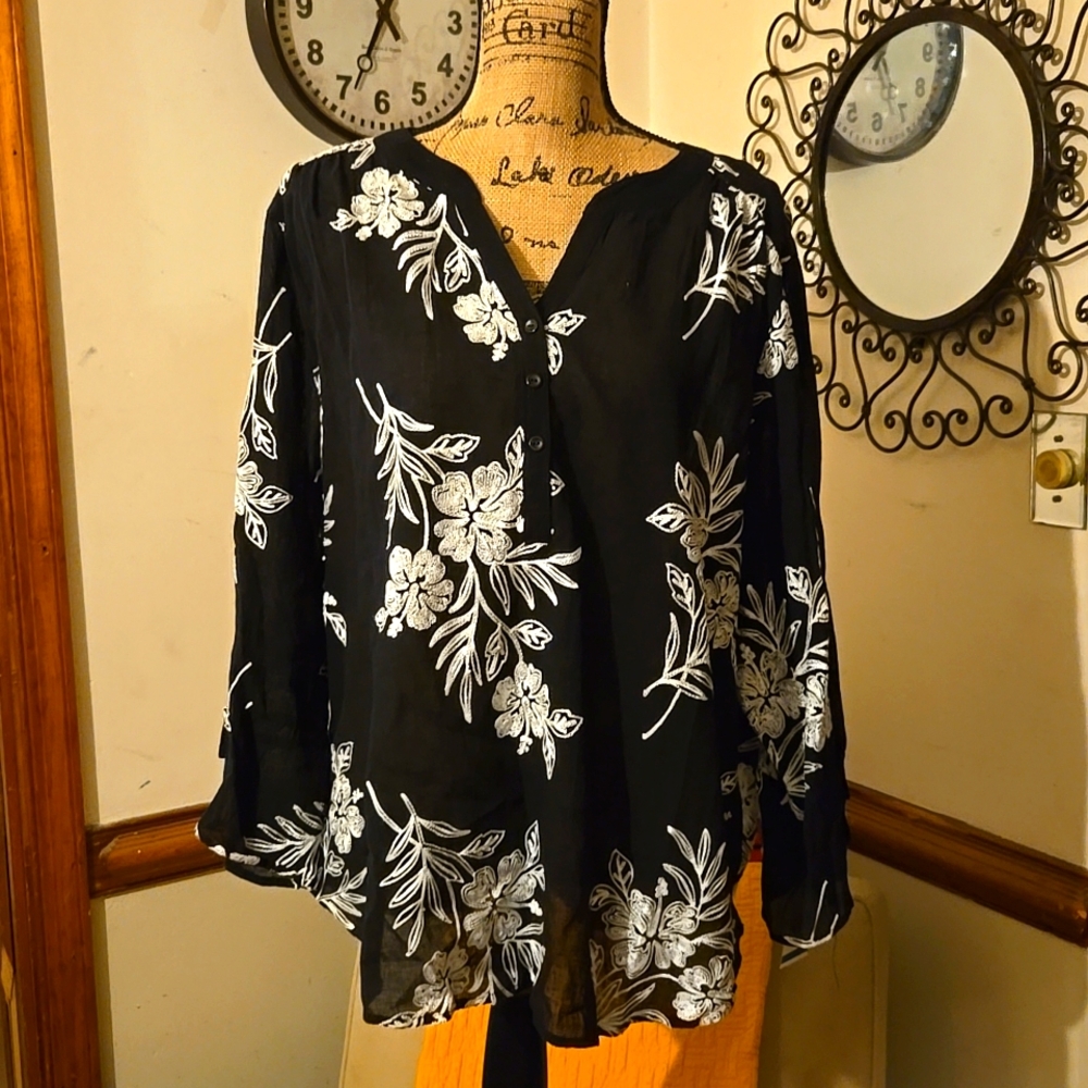 NWT Island Vibes Black & White Shirt